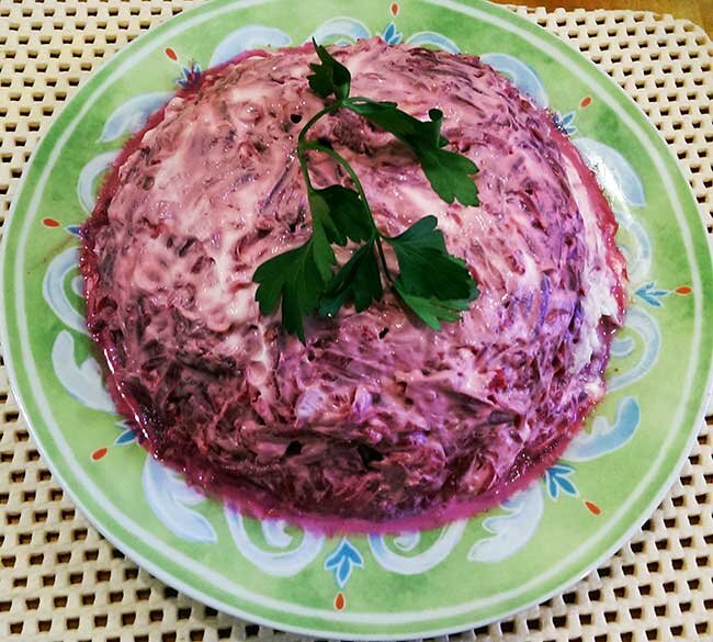 Рецепт популярной закуски "сельдь под шубой". Фото автора.