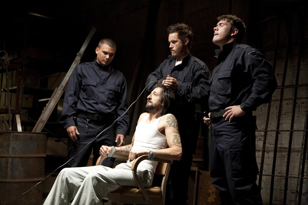 Стоп кадр из фильма “Эксперимент” 2010