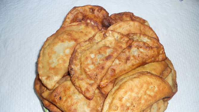 Эти чебуреки на водке сочные и вкусные.