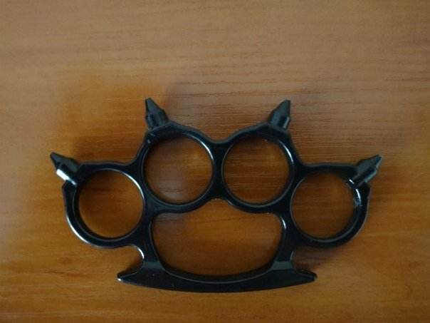 кастет с лезвием. кастет. трафарет кастета. кастет wildcat. кастет с шипами.