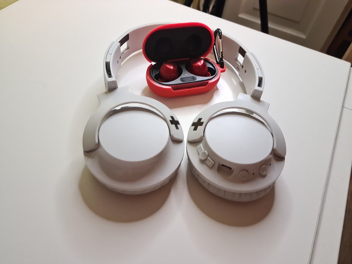 Беспроводные для тренировки будет удобнее