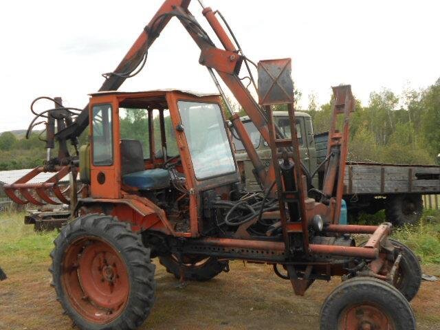 Т25 трактор с грейферным погрузчиком. Установка т 16. Грейфер на т 16. Трактор т-16 с погрузчиком. Подъемник на трактор т-16.