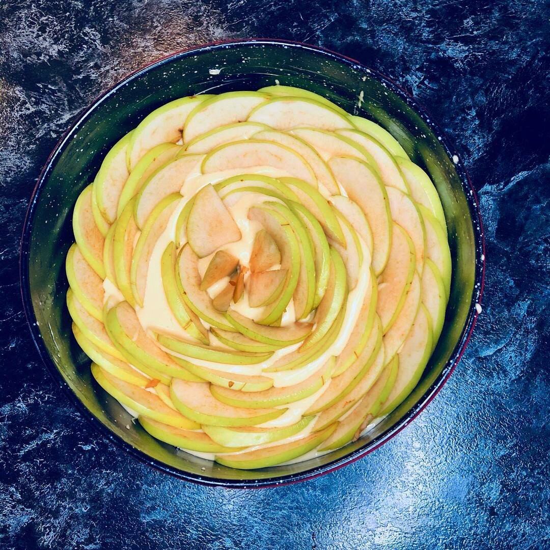 Выкладываем яблочки веером