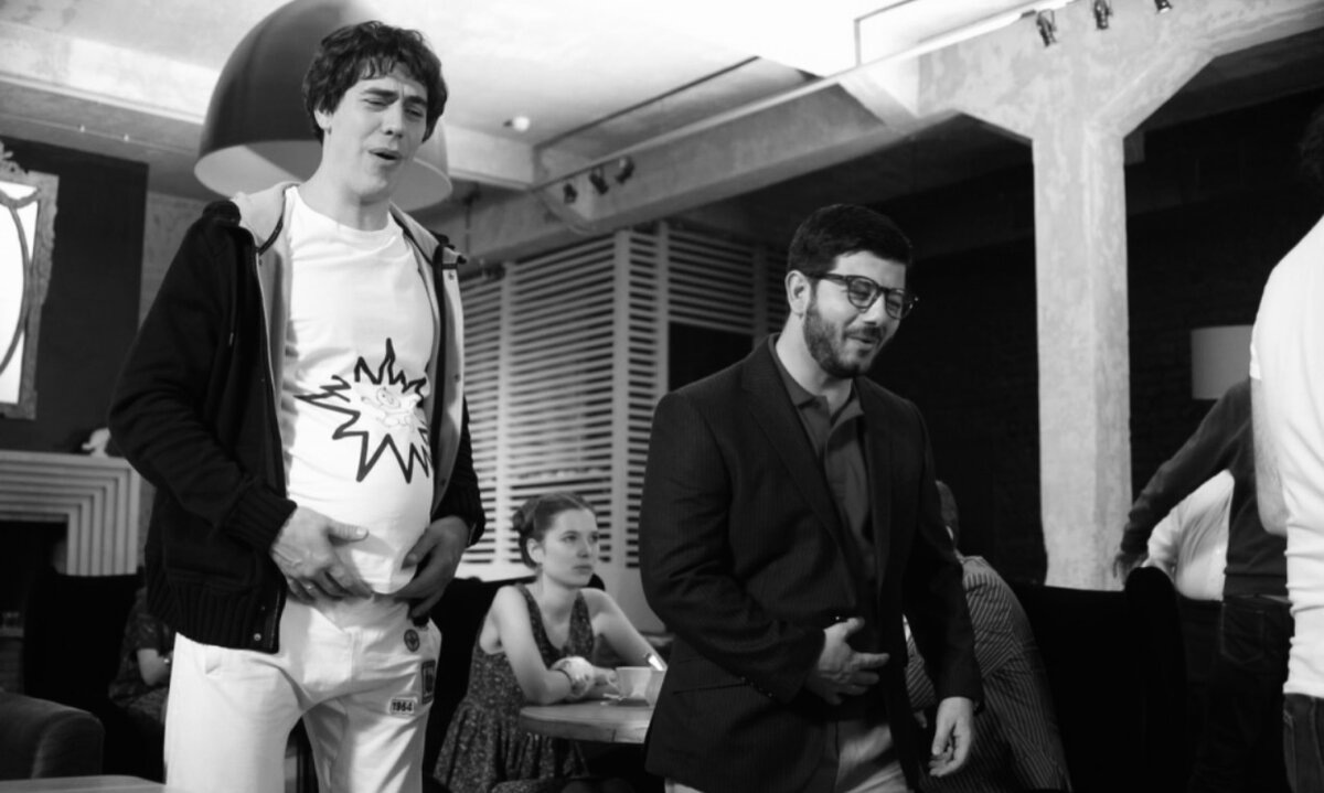 Дмитрий Дюжев и Михаил Галустян. Кадр из фильма «Беременный»