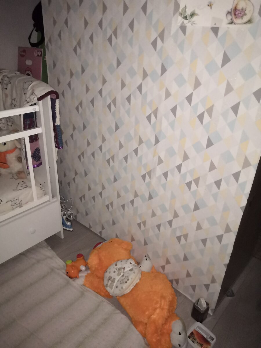 Вот на эту стеночку. 