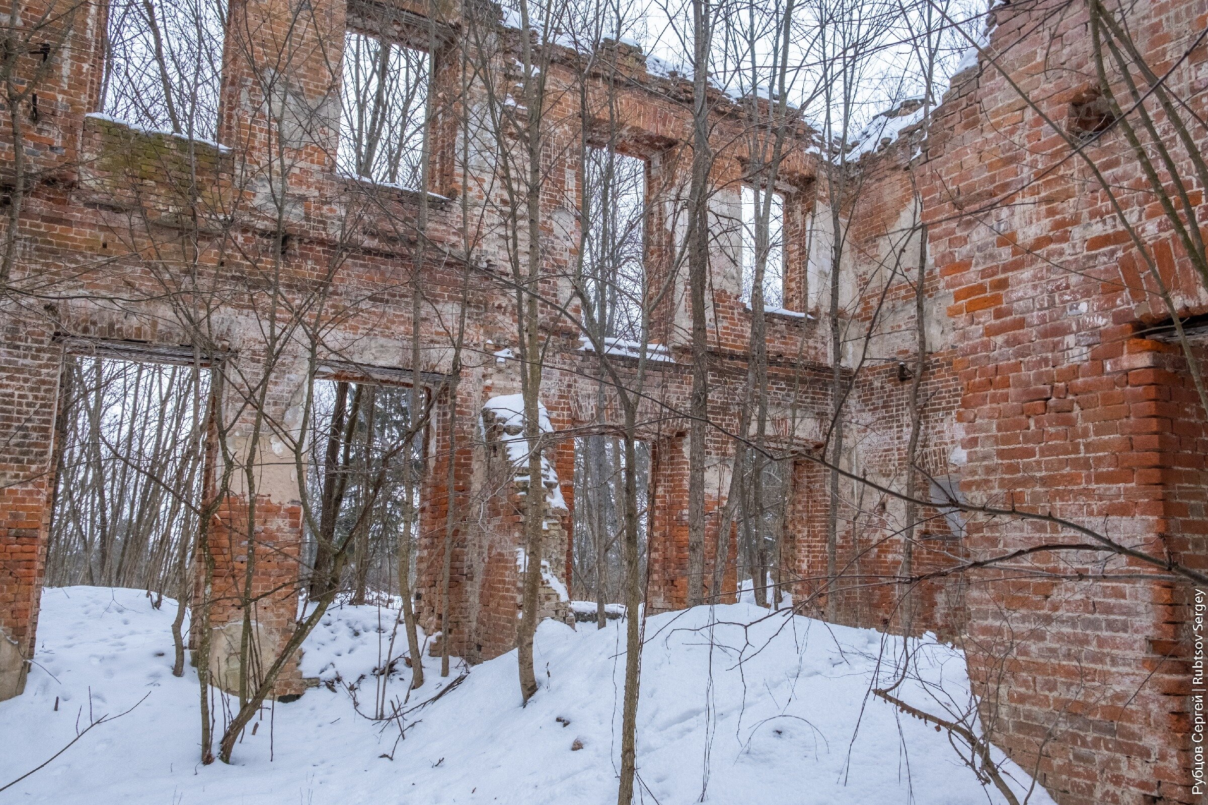 Заброшенная усадьба Оболенских в Березичах