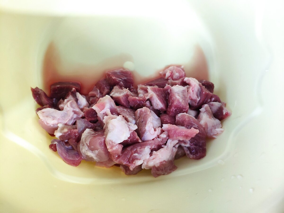 Нарезаем мясо