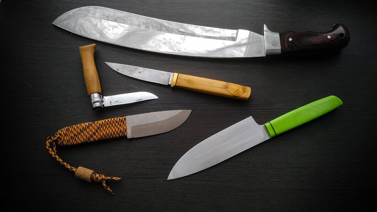 Не таскать же с собой ножи на все случаи жизни...