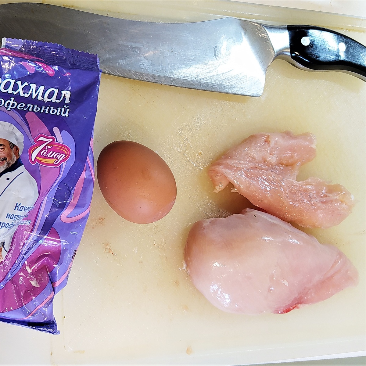 Грудка куриная, яйцо, крахмал, специи, соль, чуть маслица