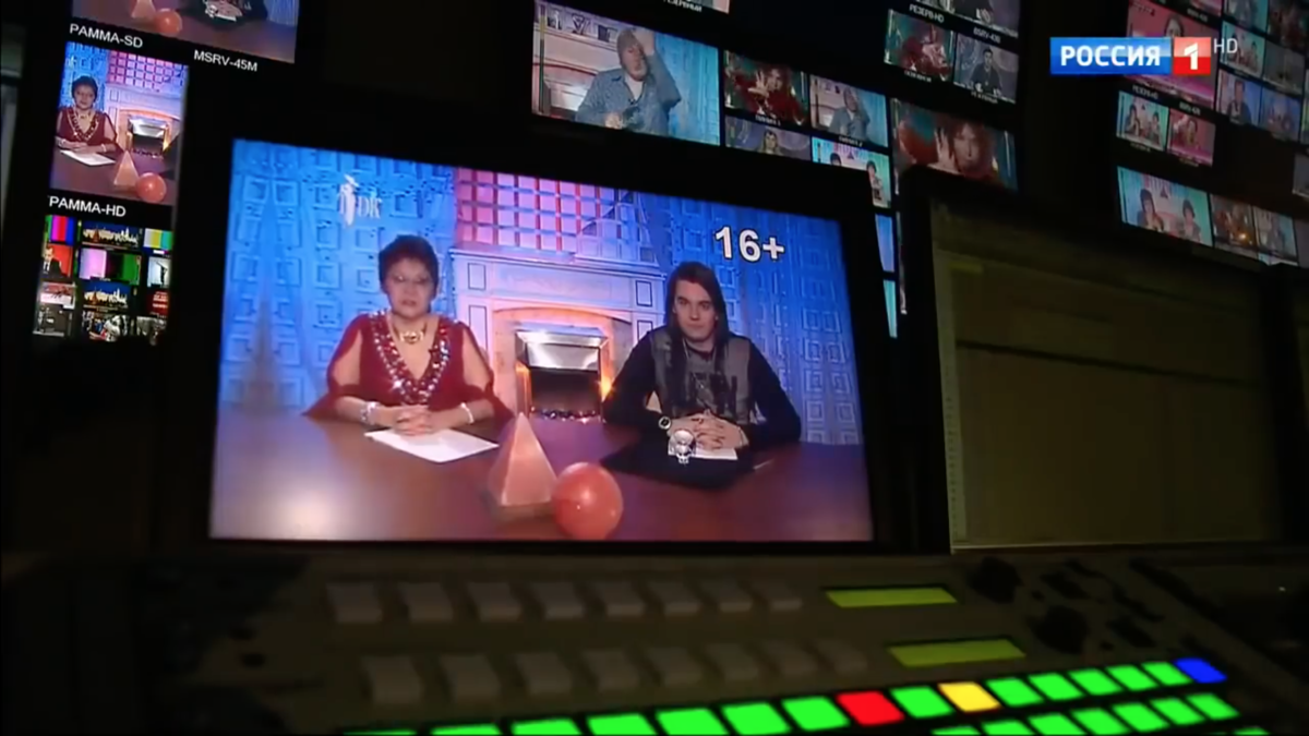 Кадр из телеверсии «Идущих к черту» 