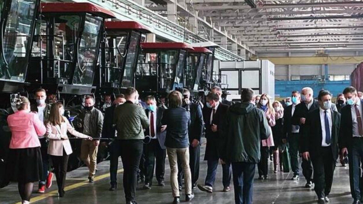 Фото: Портал tyt.by Генеральный директор Гомсельмаша Александр Новиков посетил Брянсксельмаш и НМЗ