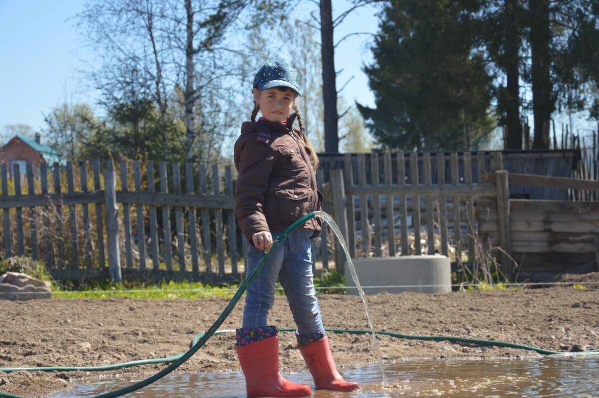 Нет трамбовки - не беда! Проливаем отсыпку из ПГС водой (уплотняем)