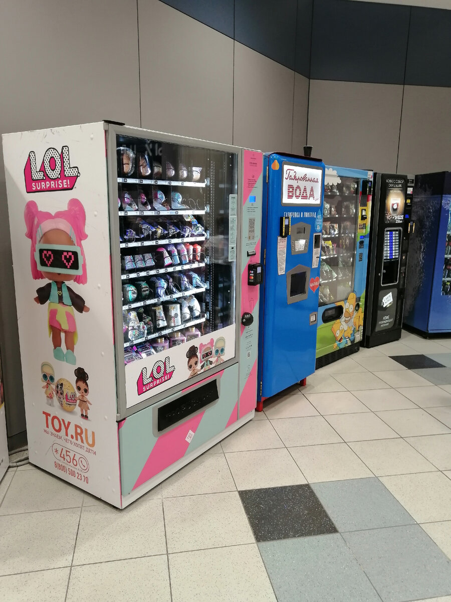 Автомат на фото по центру. 