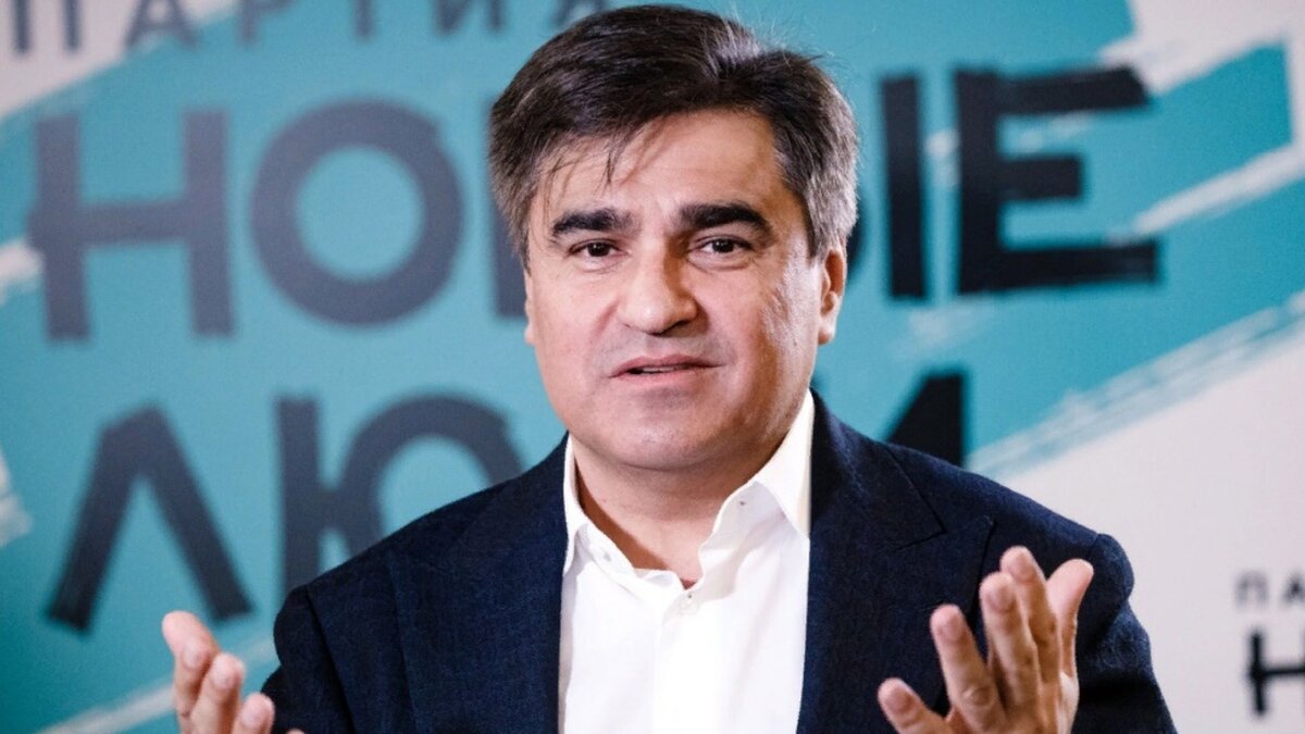 Лидер партии Алексей Нечаев, основатель компании "Фаберлик". Сегодня компания стала гигантом по производству парфюмерии и косметики. Её продукция продаётся в 42 странах.  