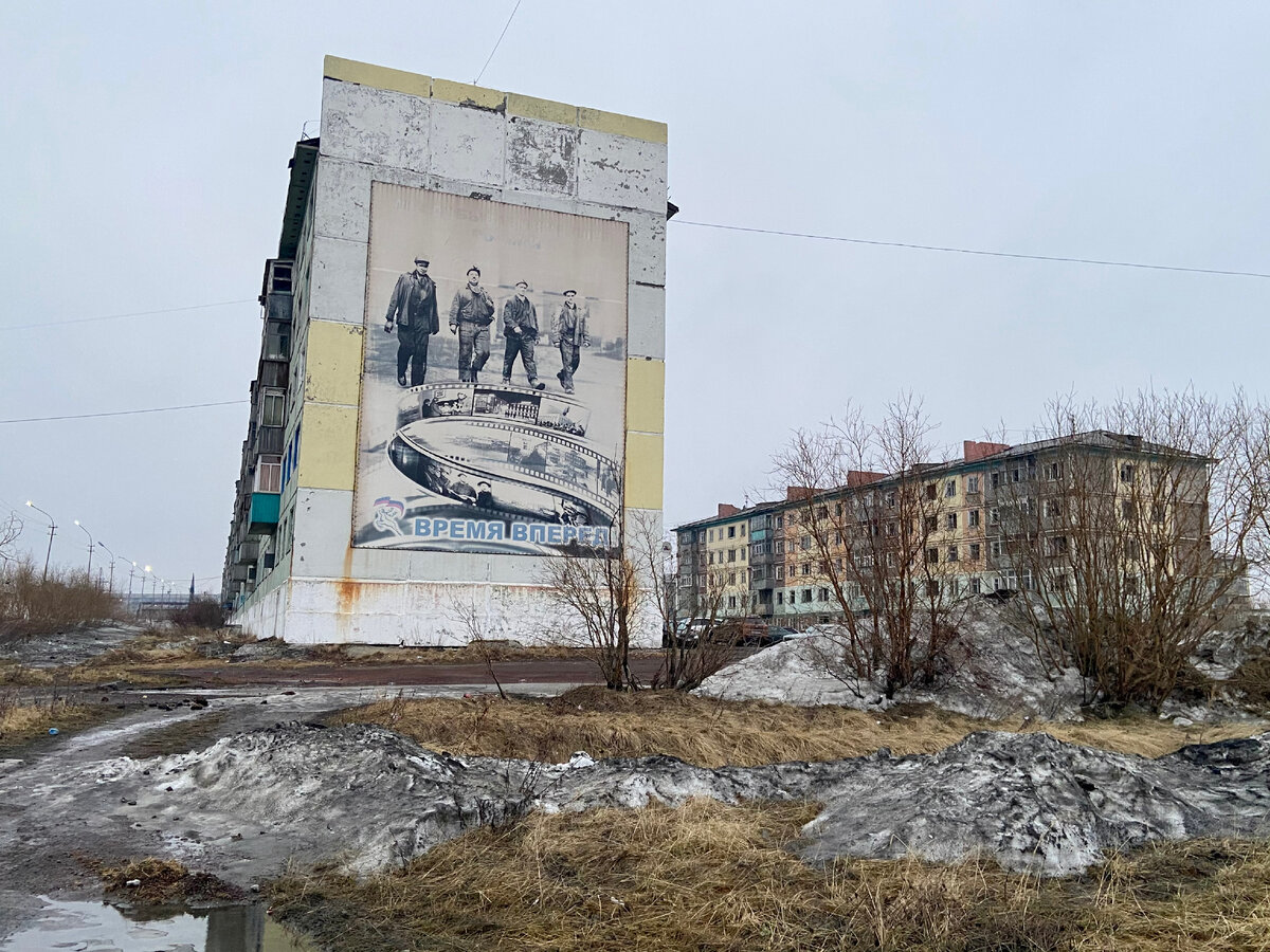 Баннер с Шахтерами в посёлке Северный сегодня... (Фото автора канала)