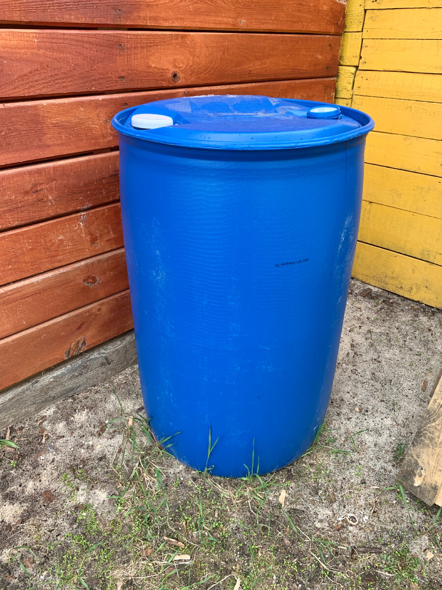 Пластиковая бочка на 200 литров воды
