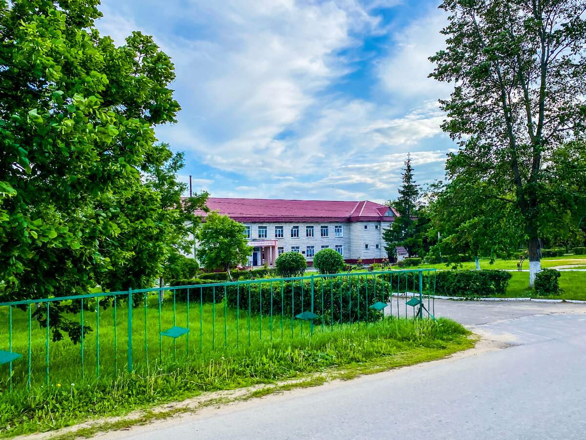 Крутые хутора питомник. Село крутые хутора. Хутор крутой Пензенская область. Среднеобразовательная школа село хрущевка крутые хутора. Дом крутые хутора в Липецкой области.