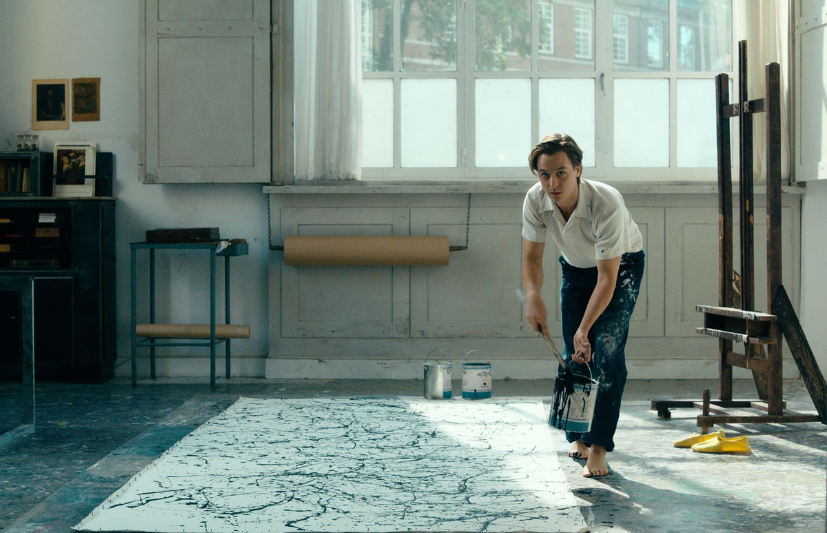 "Кадр из фильма Работа без авторства". В главных ролях - Том Шиллинг