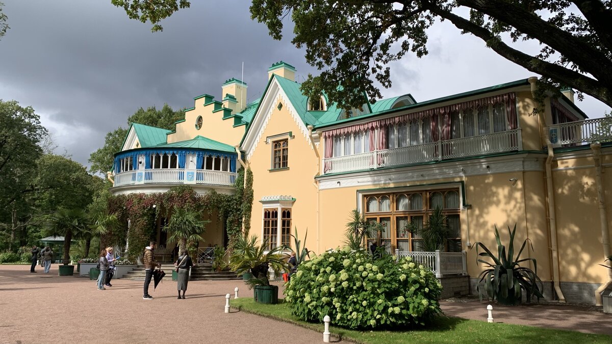 Дворец "Коттедж" в парке Александрия в Петергофе - подлинные вещи ...
