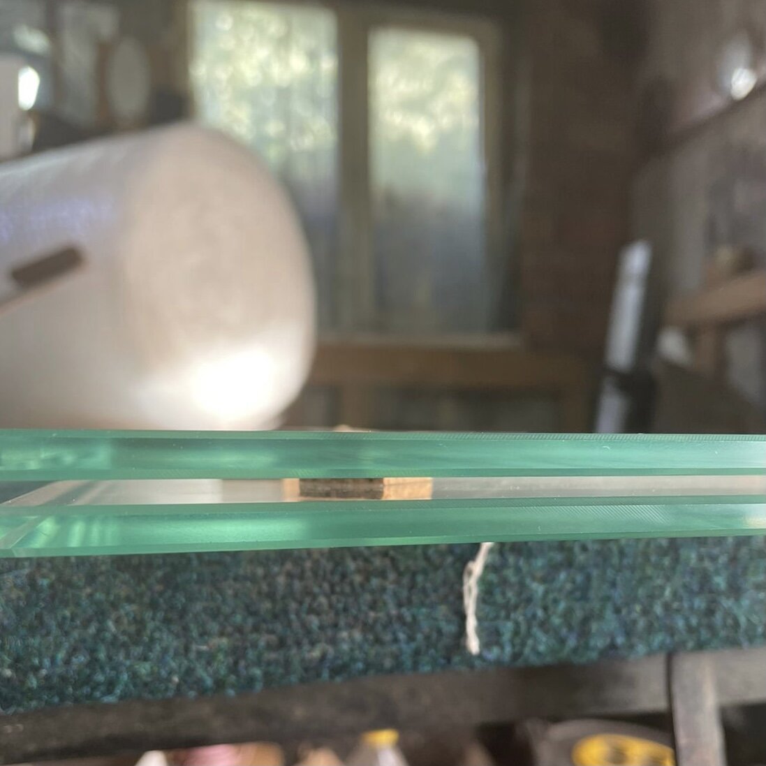 Цвет обычного и калёного стекла