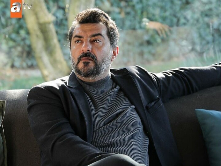Акиф Атакул - главный злодей сериала и причина всех бед. Фото: Instagram @kardeslerim