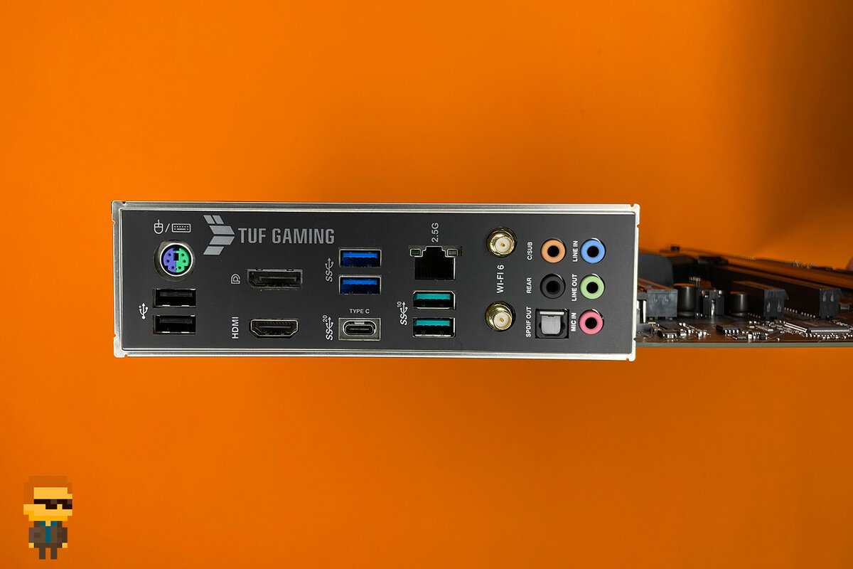 Полный спектр разъемов в материнской плате моего тестового стенда