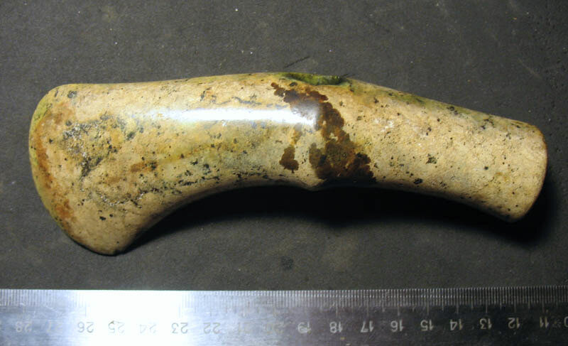 Каменный топор.