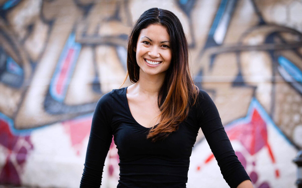 Девочки подруги. Поэтому девчонки. Виктория джастис живот. Очередь красивых девушек. Поэтому девчонки.