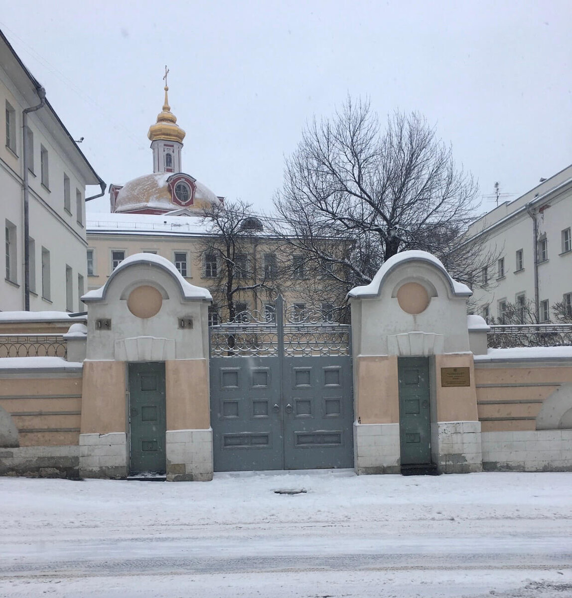 Прогулка по маленьким книжным и тихим дворам. Особенный маршрут по Покровке  и окрестностям | Pryanichkyband | Дзен