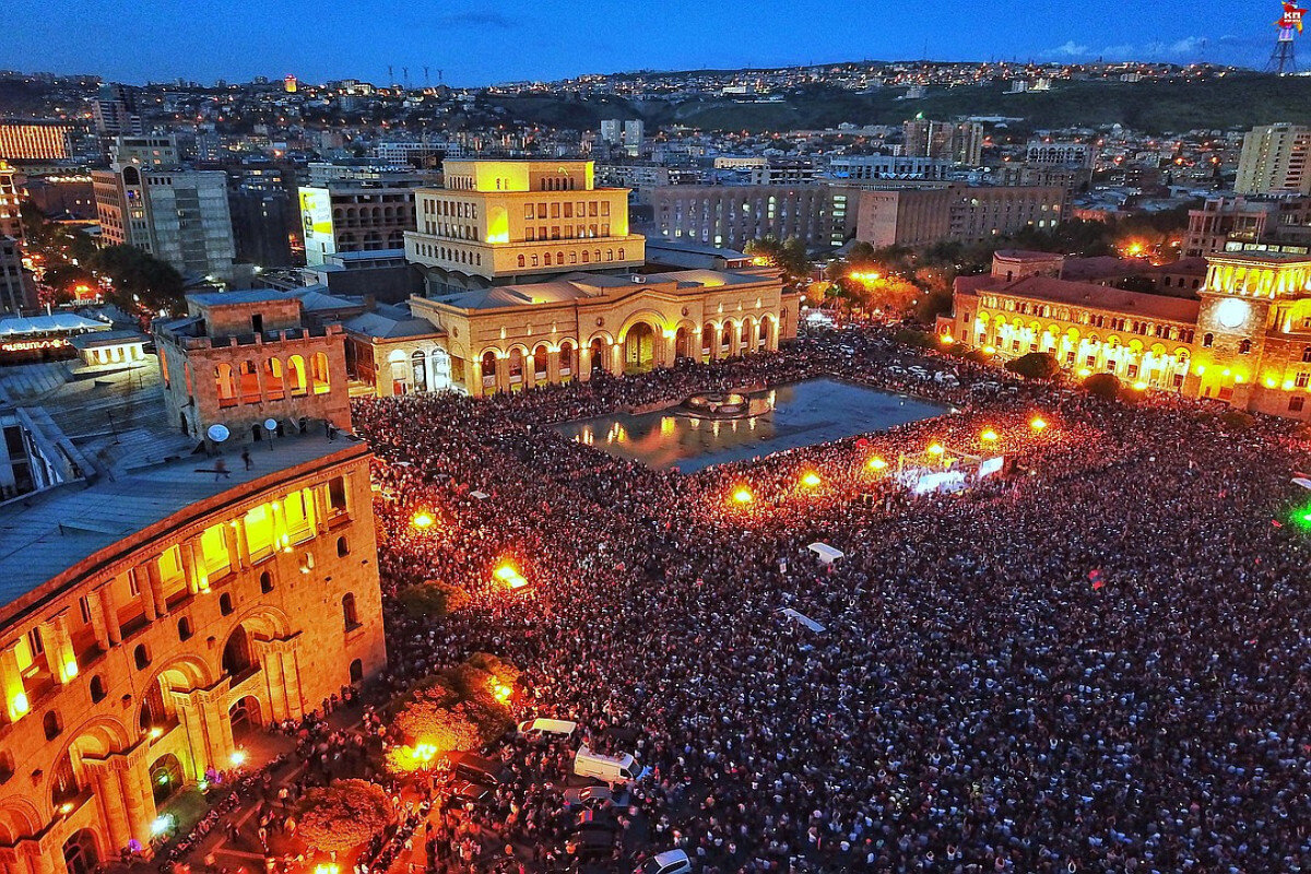 «Бархатная революция»