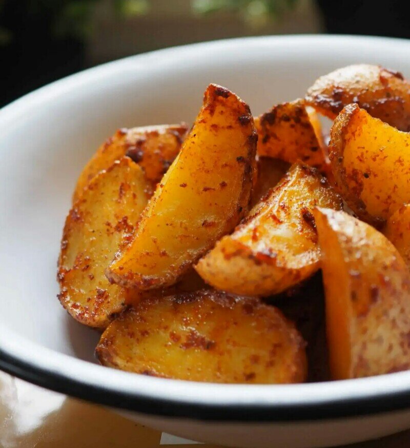 Чесночная картошка в духовке. Картофель жареный кружочками. Идеальный картофель. Печеная картошка Верхнеуральск.