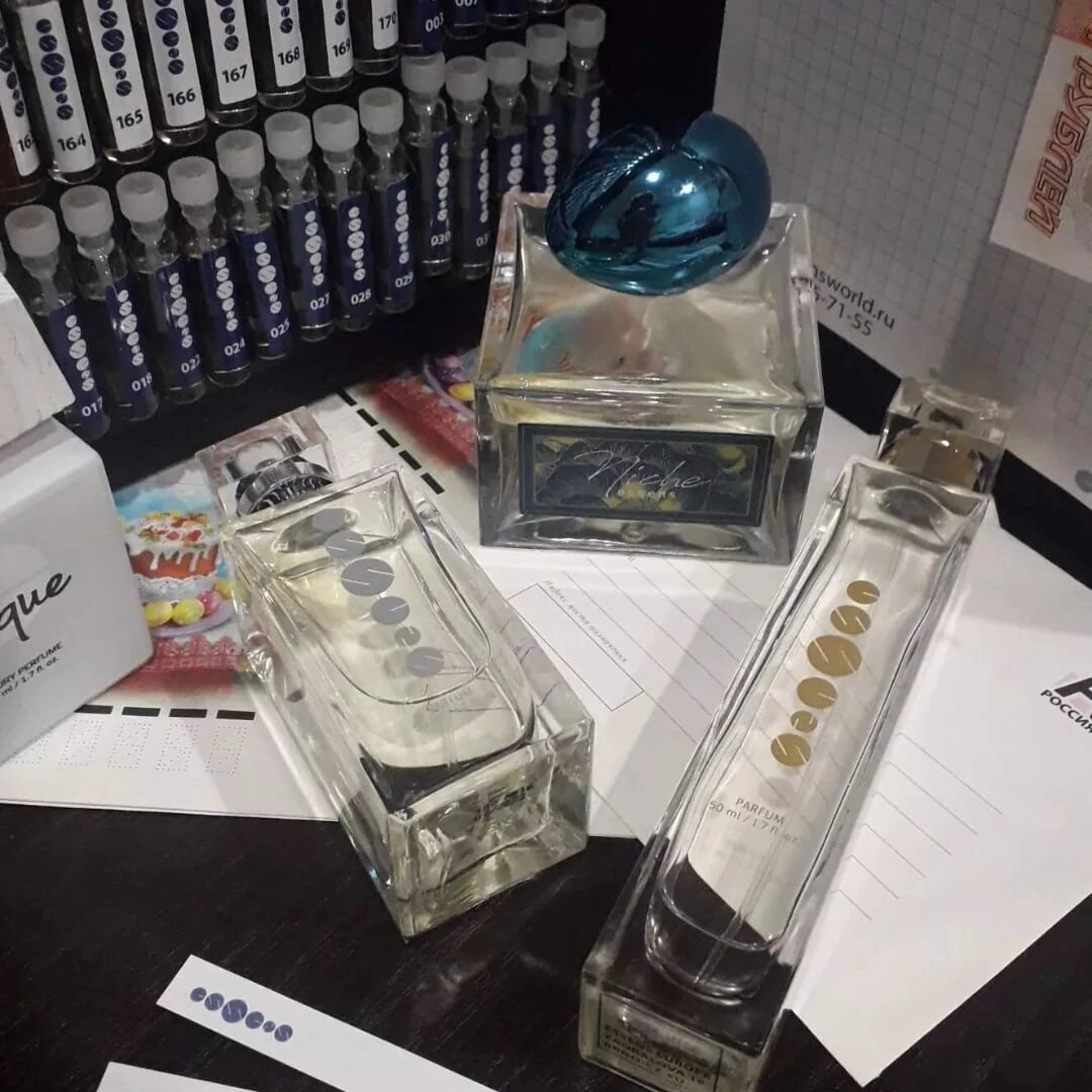 Для работы , вам нужна всего-то папка с пробниками и вы готовы собирать заказы .