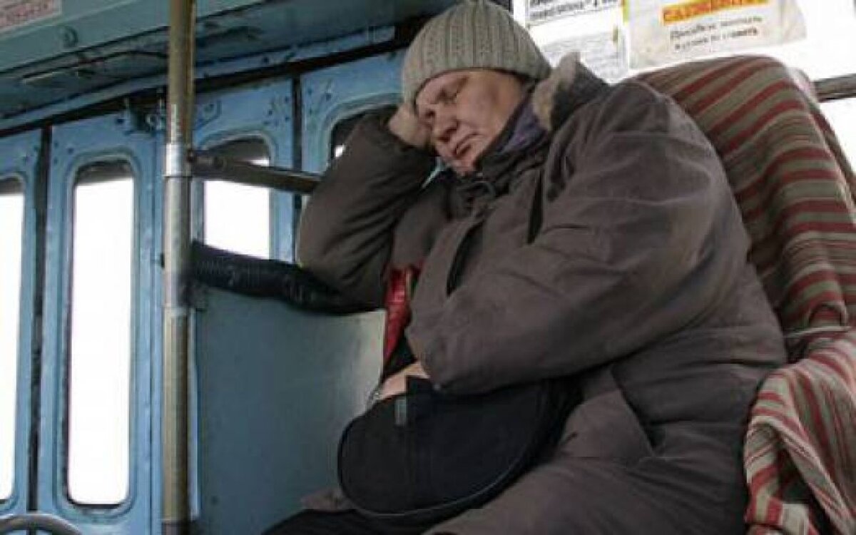 Приколы про кондукторов автобусов. Спящие кондуктор. Спящие кондуктор. Спящие кондуктор. Маски сургут.