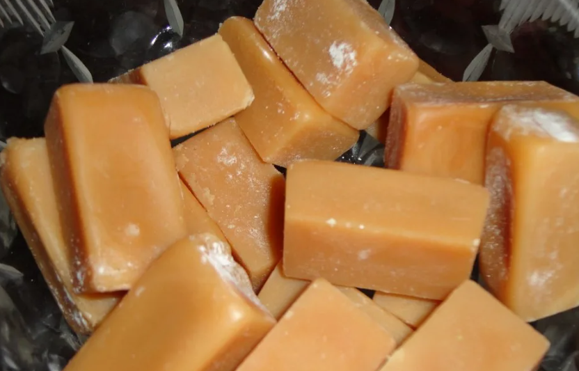 Домашние конфеты коровка. ВКУСВИЛЛ конфеты коровка. Конфеты коровка без обертки. Коровка конфеты сахарные. Конфеты типа коровка