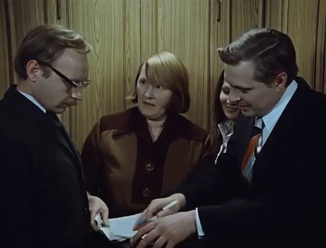 Шурочка из "Служебного романа" Эльдара Рязанова - яркий и не самый удачный пример ПРЕДВОДИТЕЛЯ народного единства