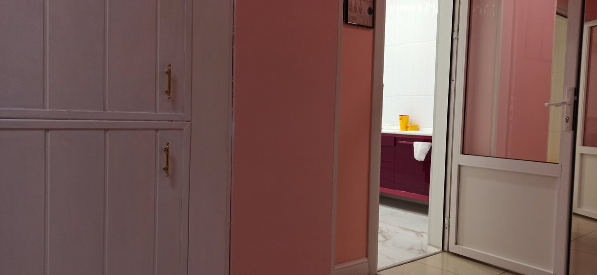 Жду возле кабинета. Волновалась как будто мне лечат зуб. 