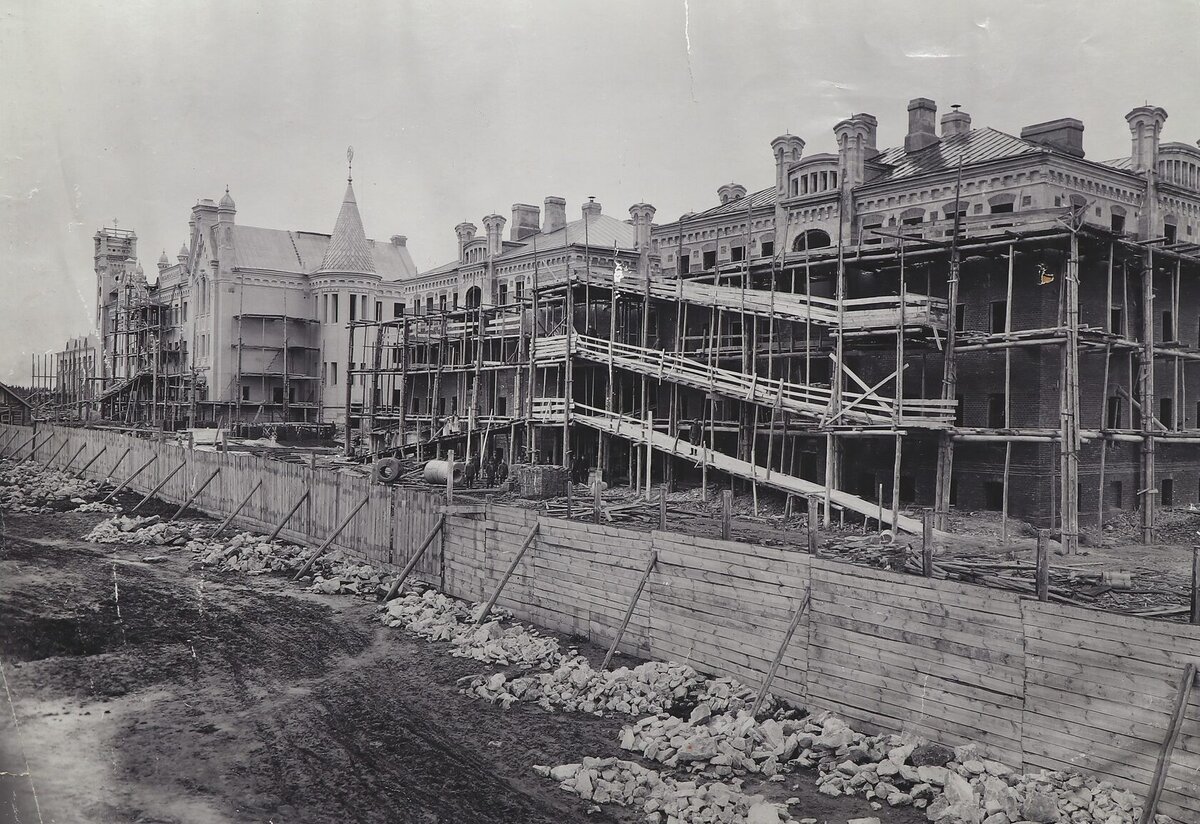 Строительство механико - электротехнического училища имени цесаревича Алексея. Предположительно весна 1909 года. Фото из открытых источников.