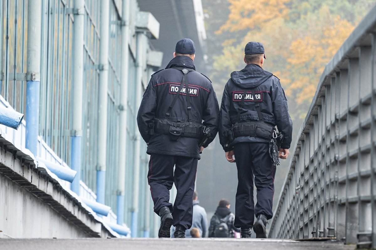    В Новосибирске трёх полицейских обвинили в организации незаконной миграции