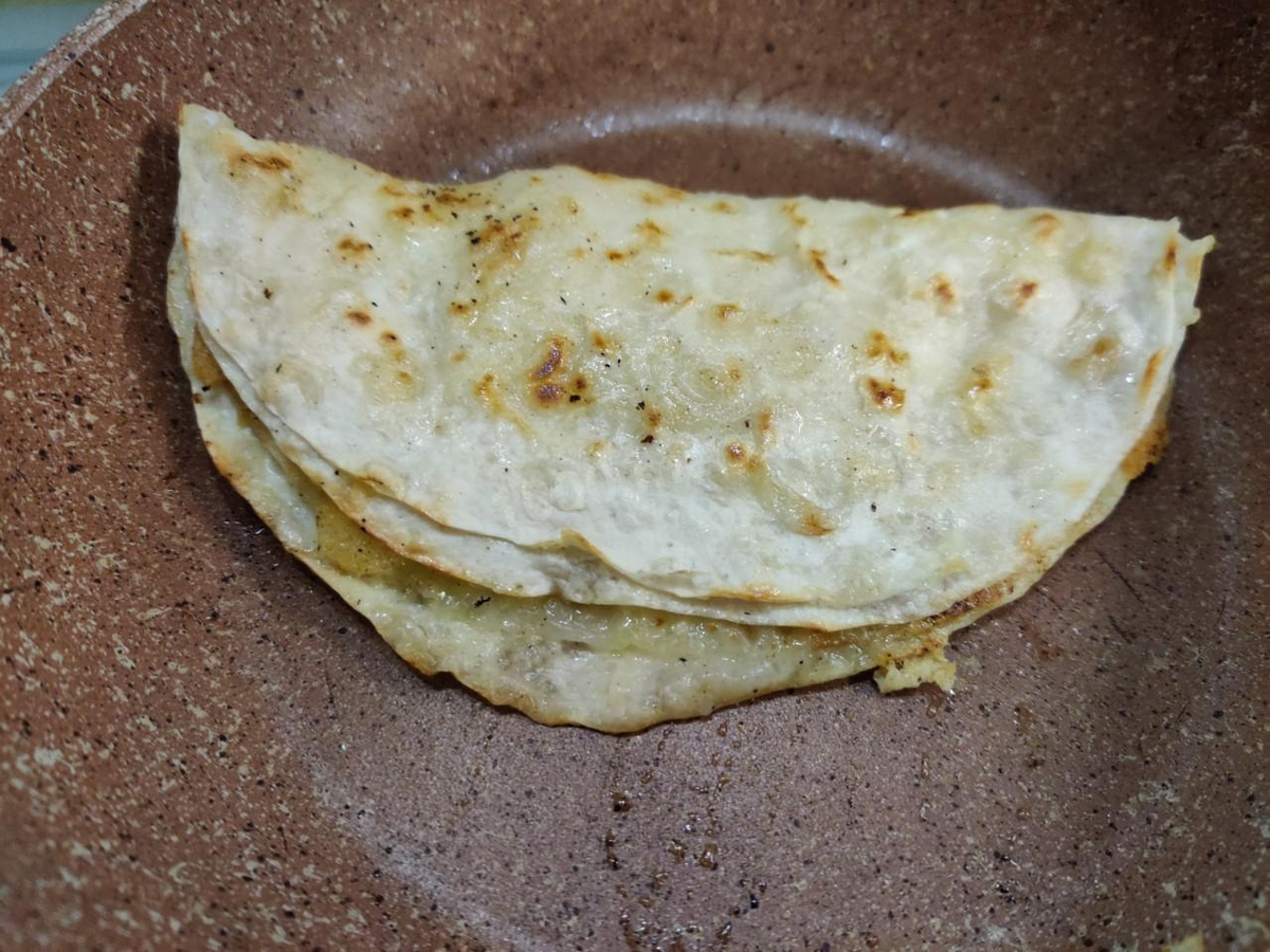 пицца на сковороде рецепт из лаваша с яйцом колбасой и сыром фото 117