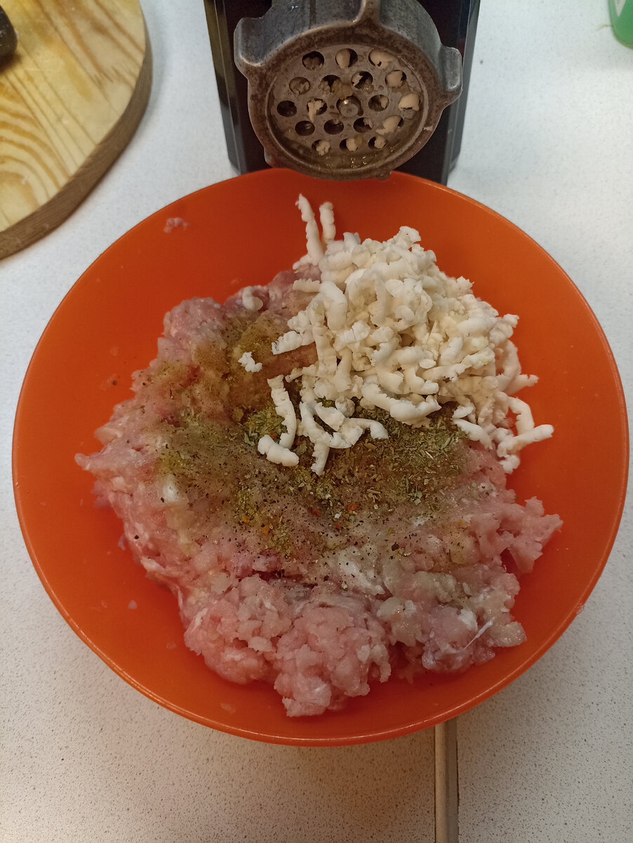 Прокрутили и приправили специями