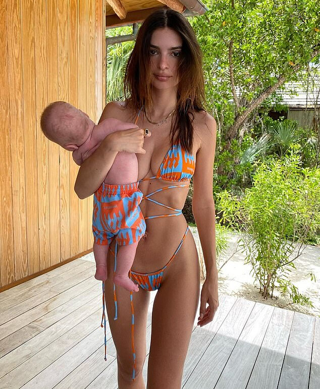    Эмили Ратайковски