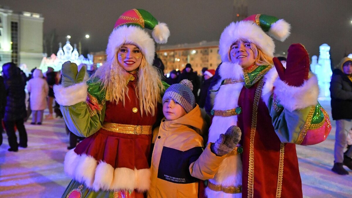     В канун Нового года на Центральную площадь столицы пришли три тысячи человек.