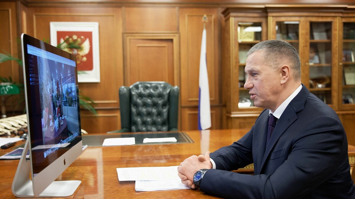     Заместитель Председателя Правительства РФ — полномочный представитель Президента РФ в ДФО Юрий Трутнев исполнил новогодние желания детей, в том числе — из Приморья. Кто-то пожелал поехать на Камчатку, кто-то ограничился самокатом и конструктором — все мечты безукоризненно воплотились в жизнь.