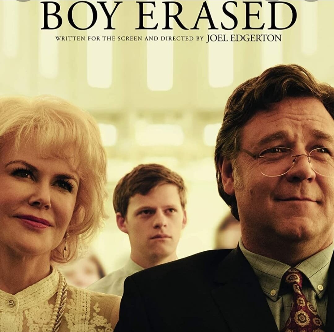 Общество не принимает нетрадиционные сексуальные отношения 🙄 в 2013 году Государственной думой РФ был принят закон "О запрете пропаганды нетрадиционных сексуальных отношений среди несовершеннолетних" и в 2022 даже для взрослых...