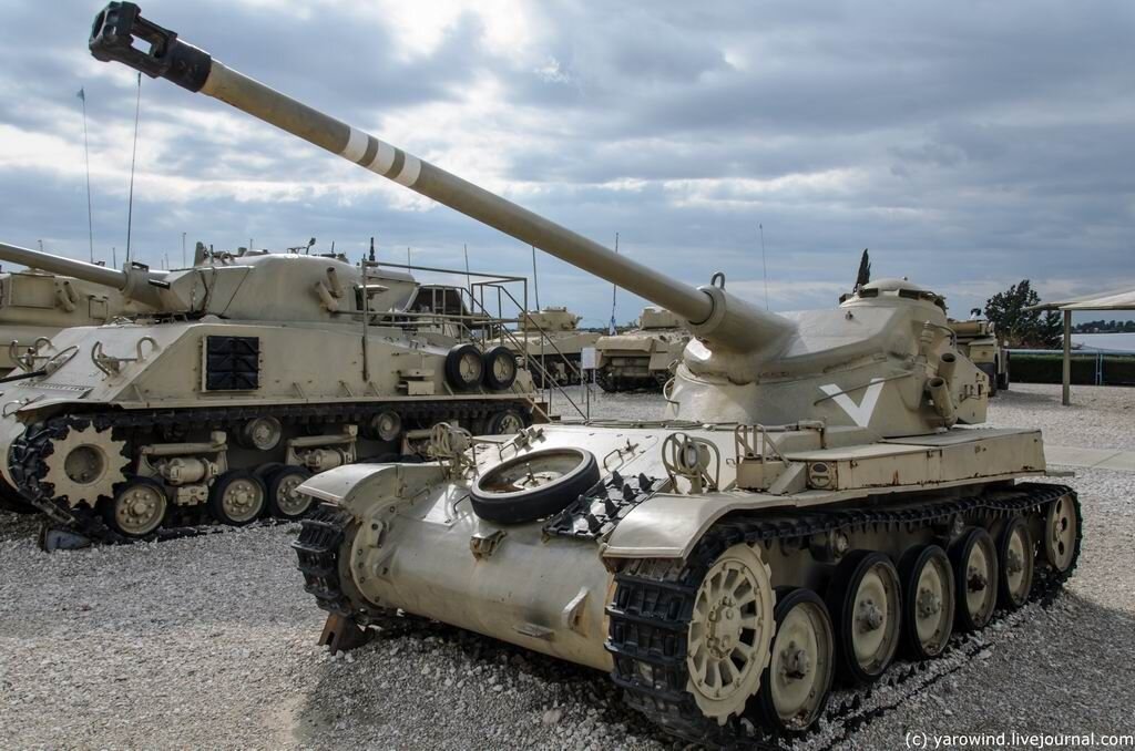 Легкий французский танк AMX-13