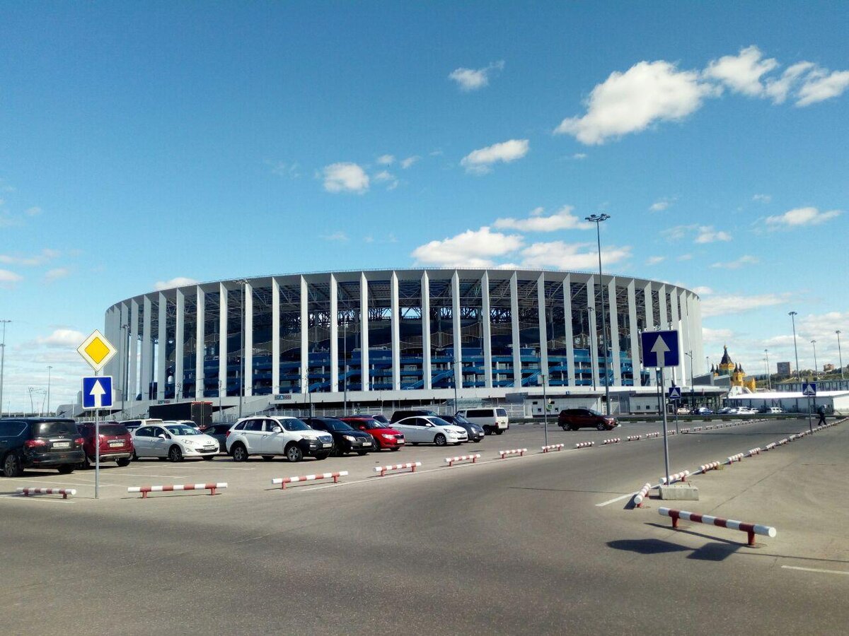 Футбольный стадион