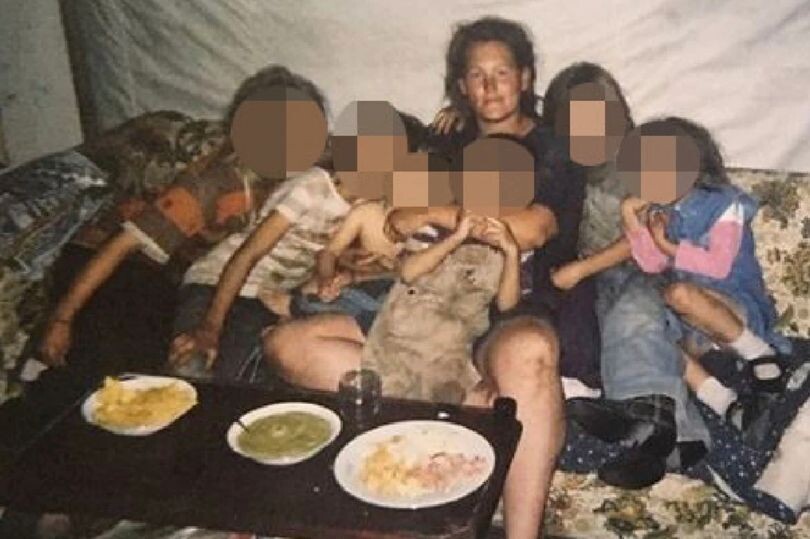 Розалин МакГиннис и ее дети, рожденные в неволе 