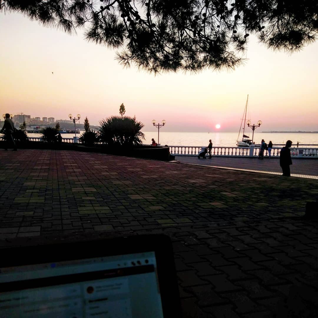 Можно работать и так - с видом на закат...