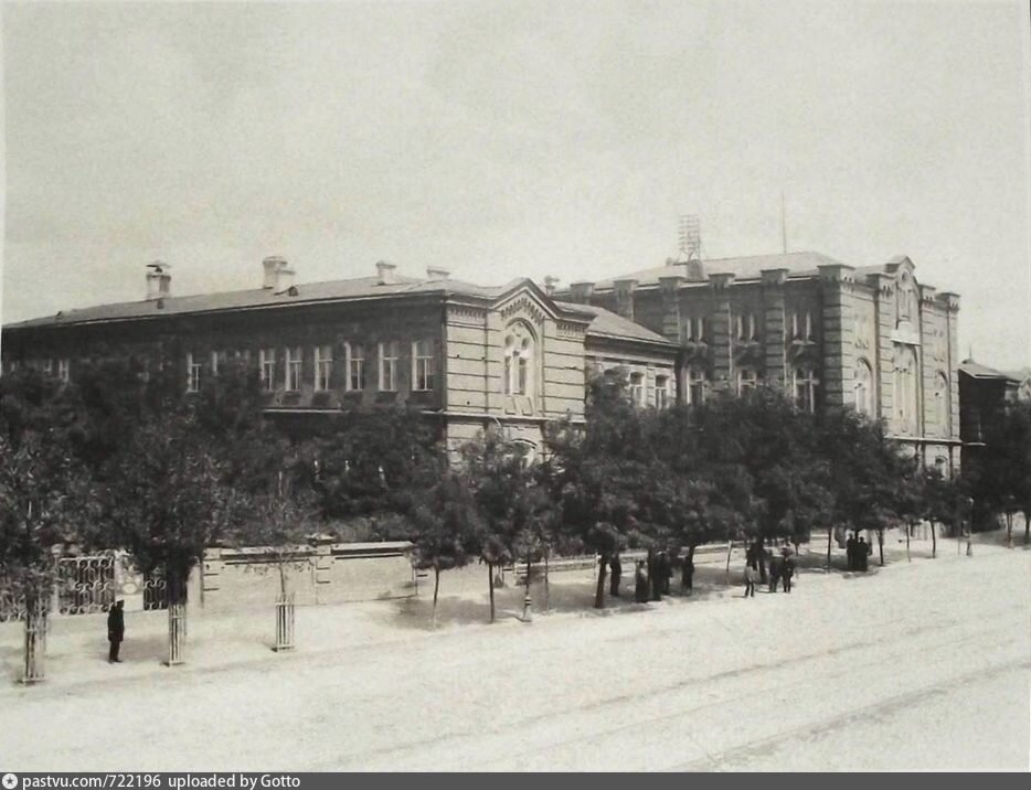 Петровское реальное училище. Фото В.Петрыковского. Не позже 1895 года.