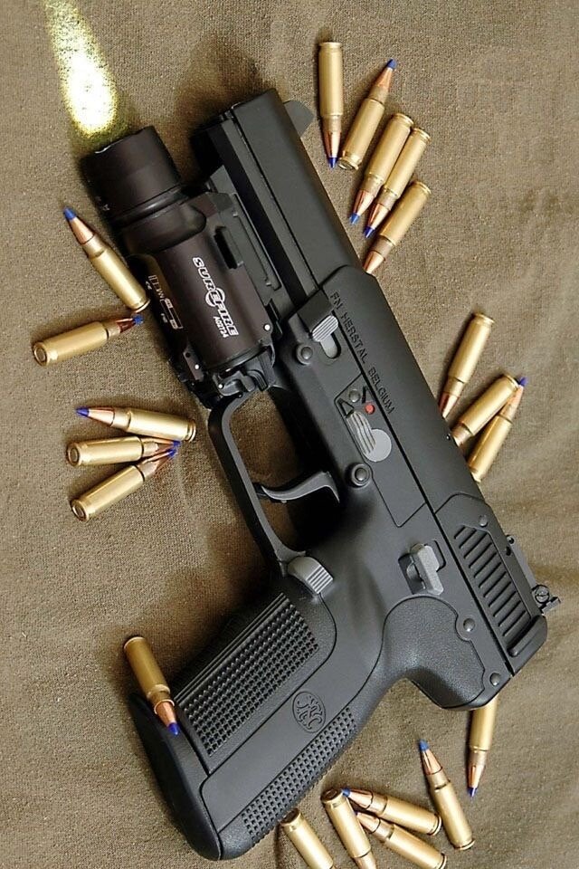 Это FN Five Seven, родом из Бельгии
